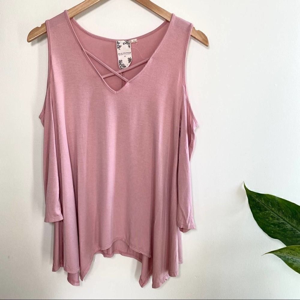 Blu Pepper cold shoulder soft flowy pink top‎